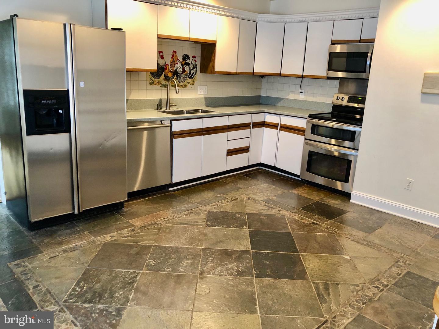 2523 LAKEVALE DRIVE