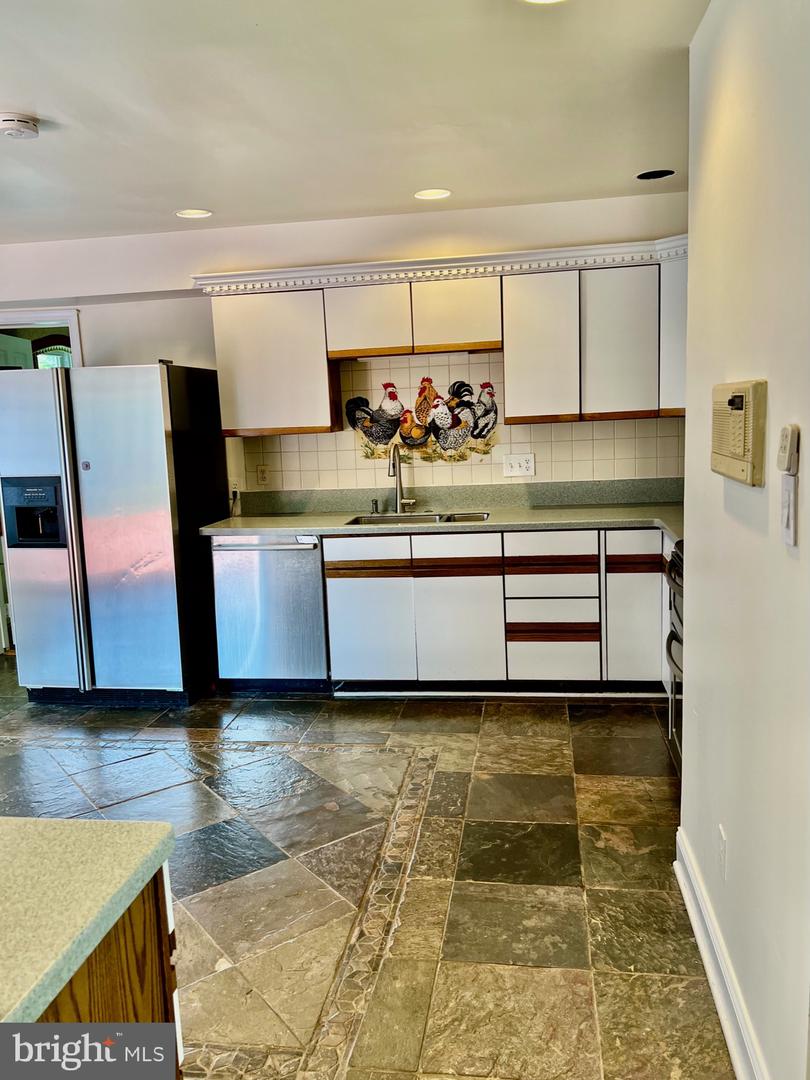 2523 LAKEVALE DRIVE