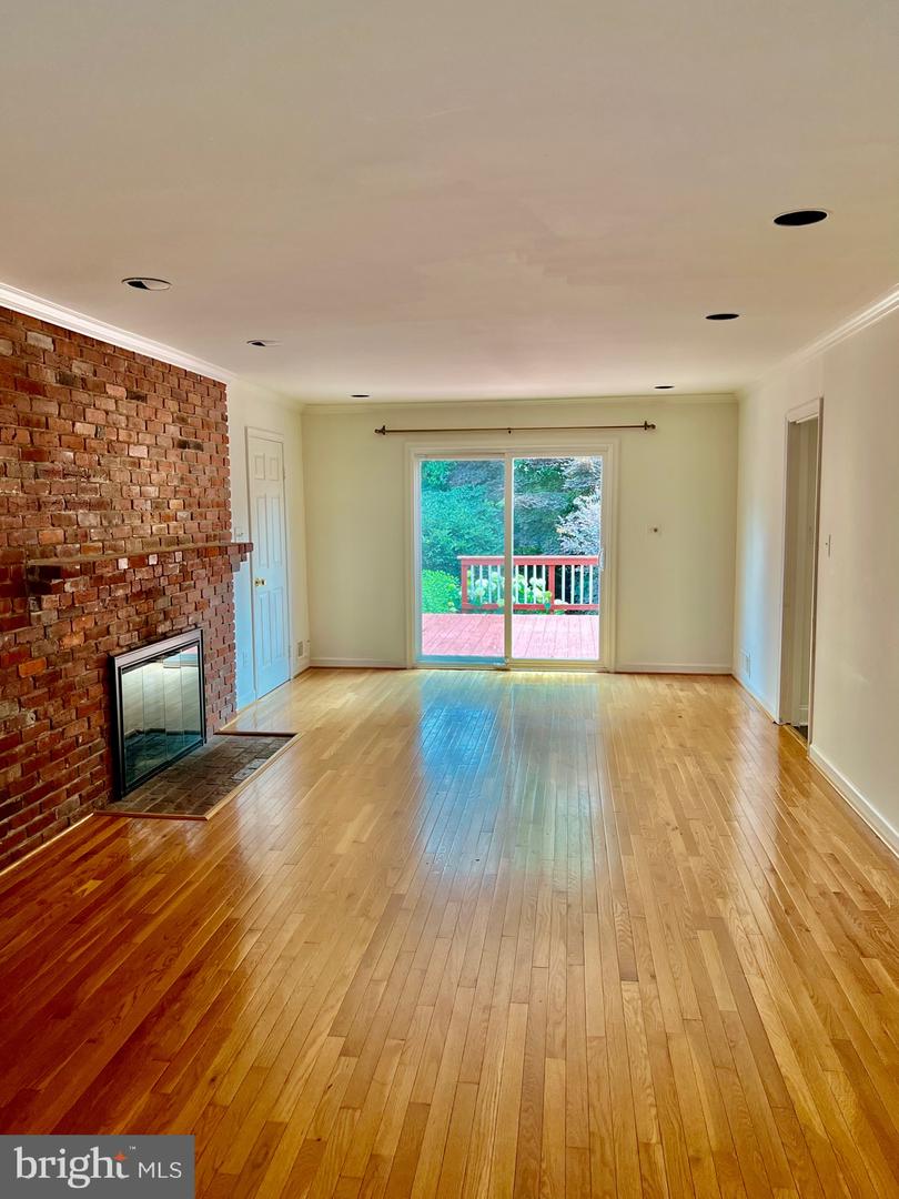 2523 LAKEVALE DRIVE