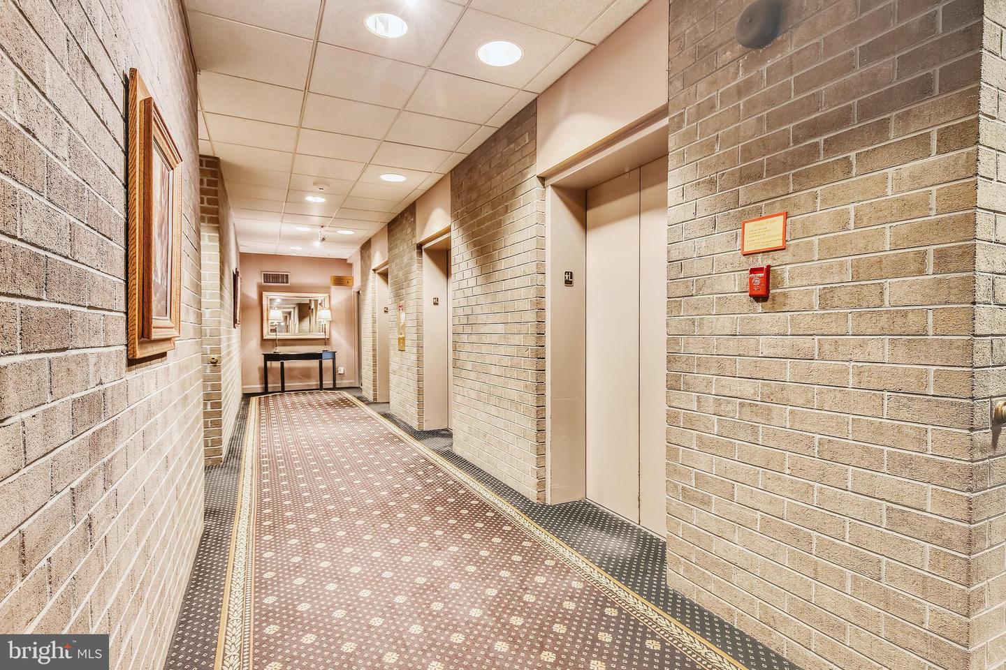 1800 OLD MEADOW ROAD Unit: 311