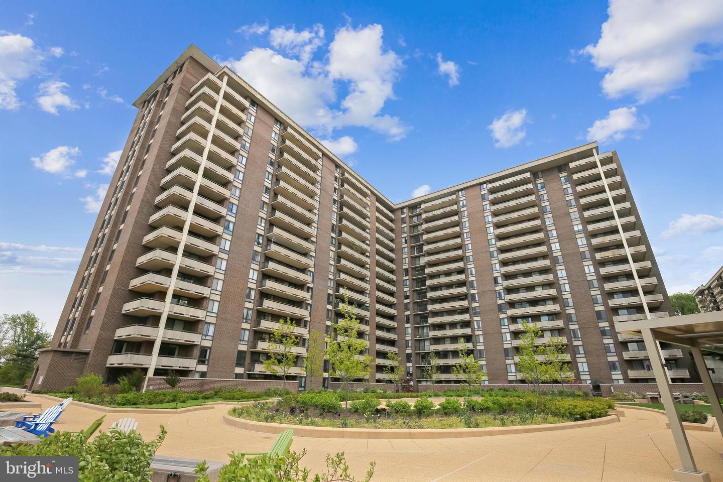 1800 OLD MEADOW ROAD Unit: 311