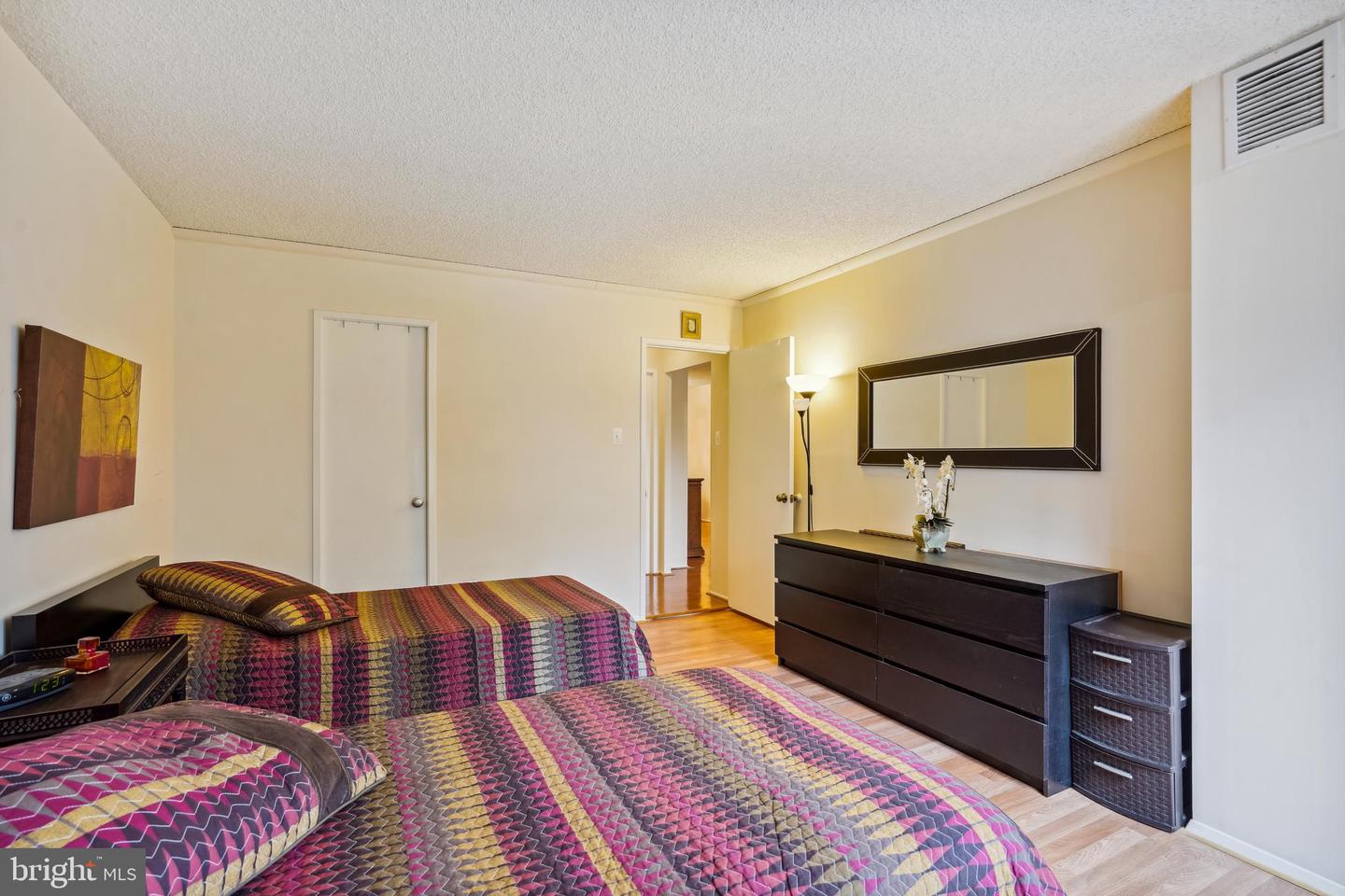 1800 OLD MEADOW ROAD Unit: 311