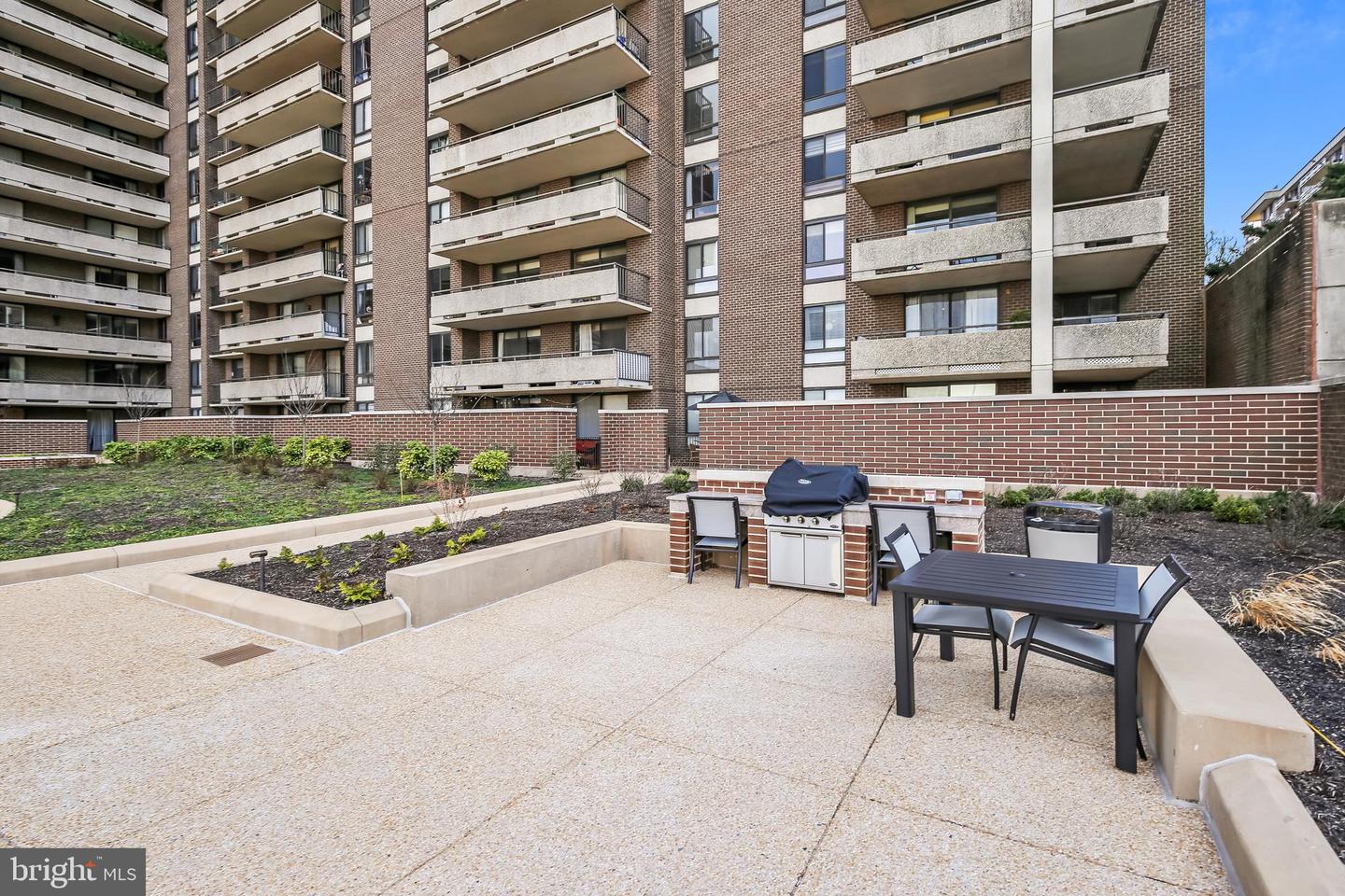1800 OLD MEADOW ROAD Unit: 311