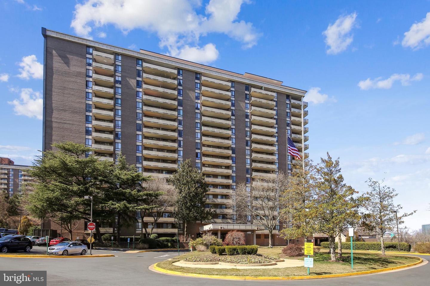 1800 OLD MEADOW ROAD Unit: 311