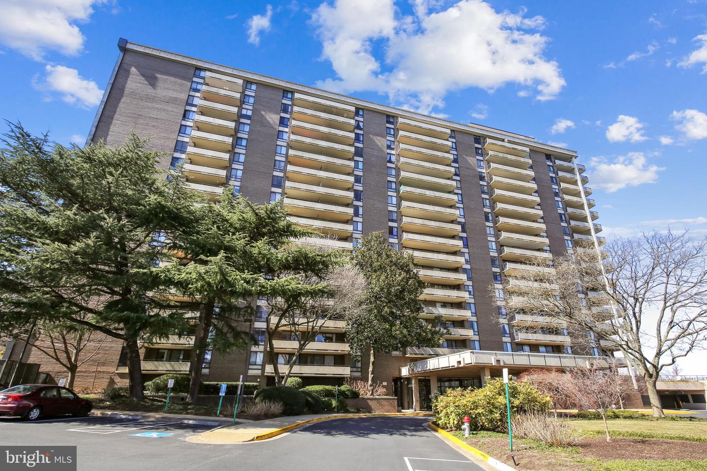 1800 OLD MEADOW ROAD Unit: 311