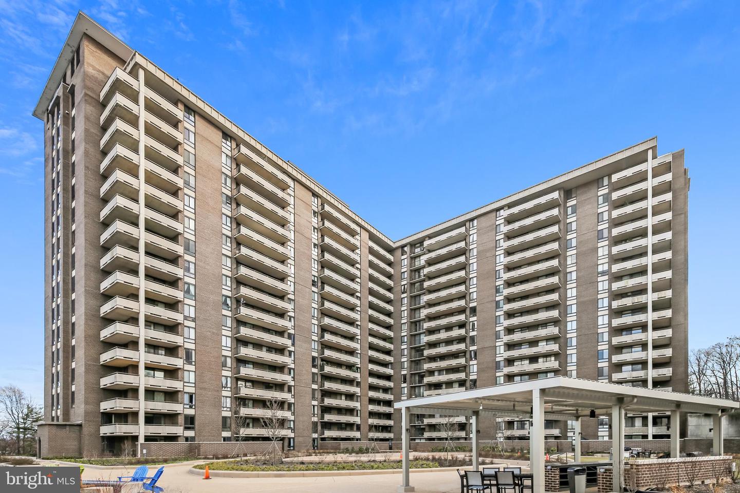 1800 OLD MEADOW ROAD Unit: 311