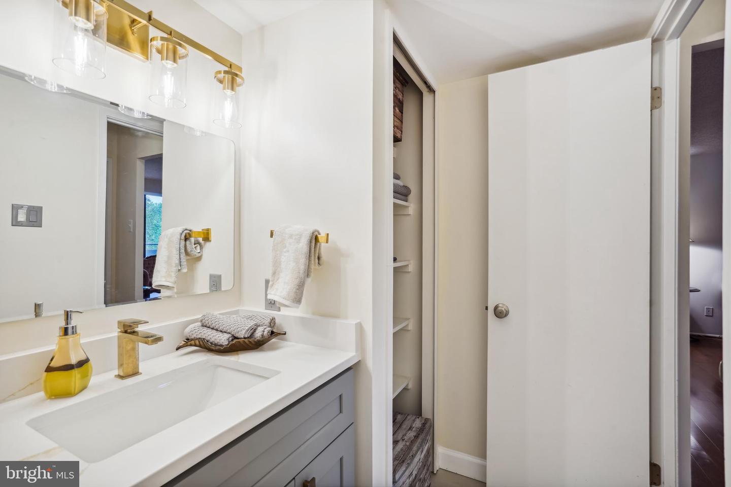 1800 OLD MEADOW ROAD Unit: 311