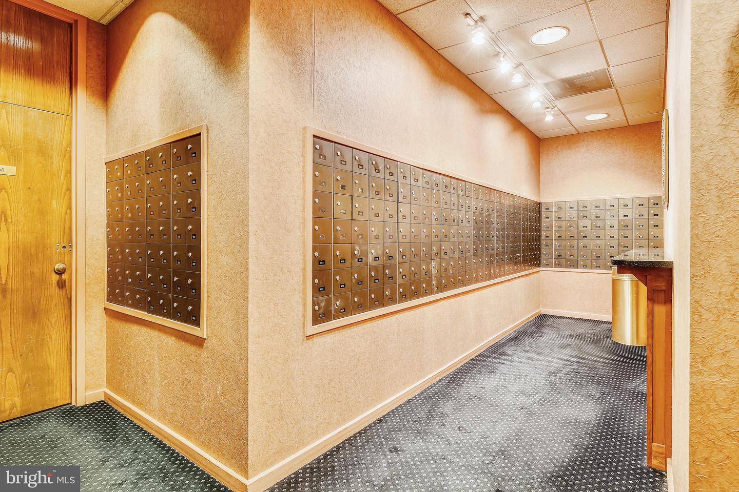 1800 OLD MEADOW ROAD Unit: 311