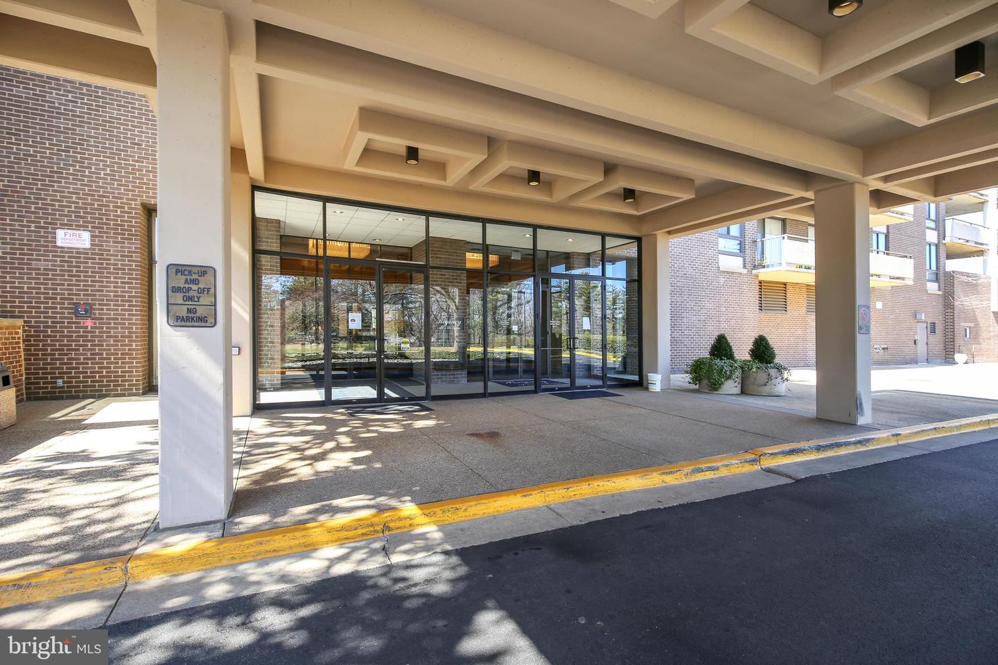 1800 OLD MEADOW ROAD Unit: 311
