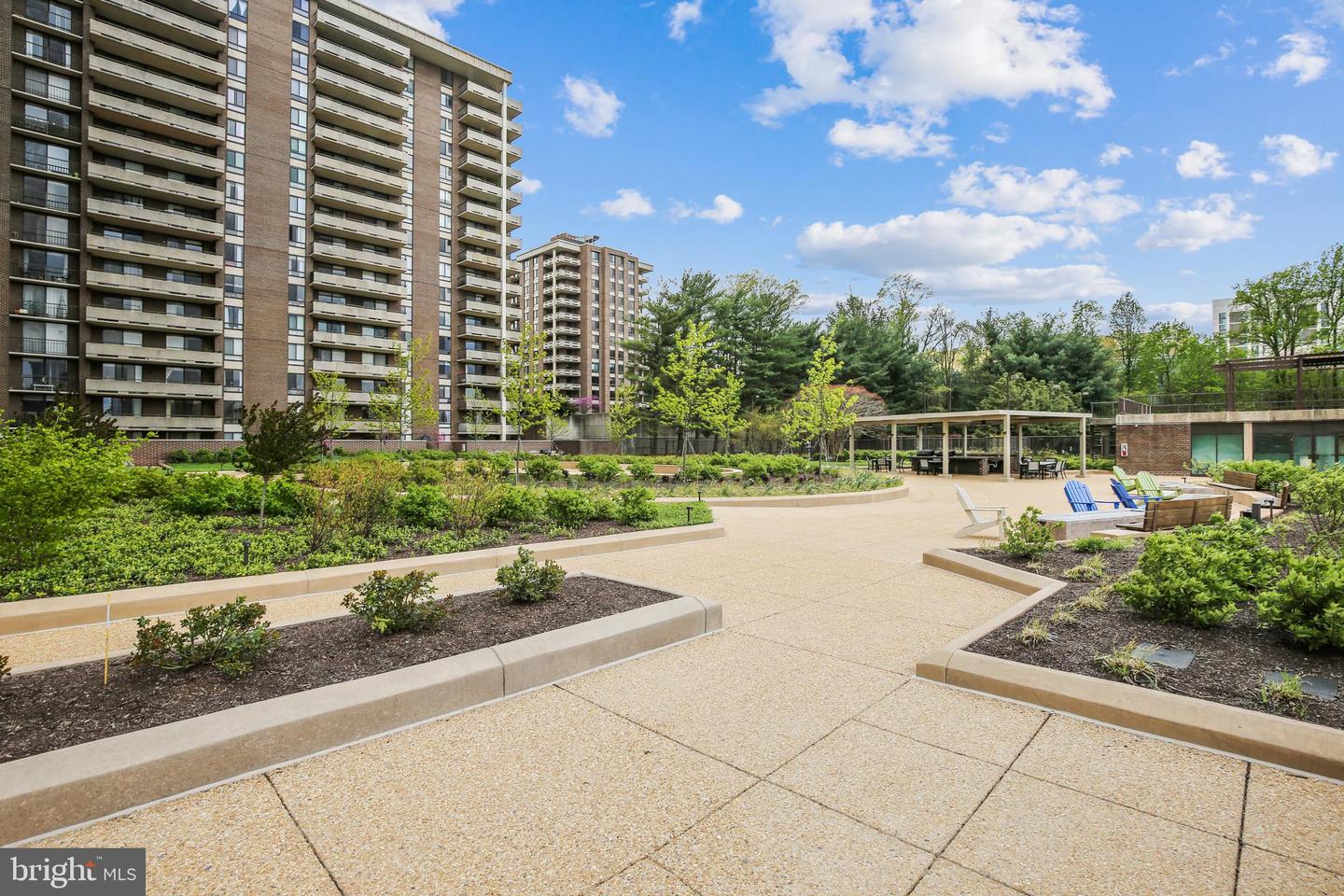 1800 OLD MEADOW ROAD Unit: 311