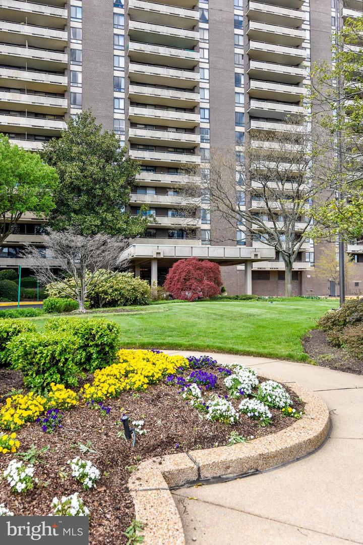 1800 OLD MEADOW ROAD Unit: 311