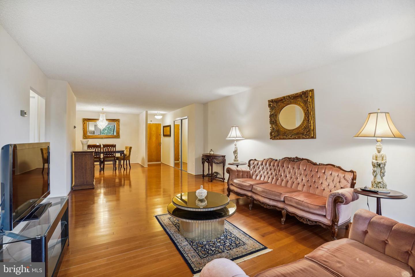 1800 OLD MEADOW ROAD Unit: 311