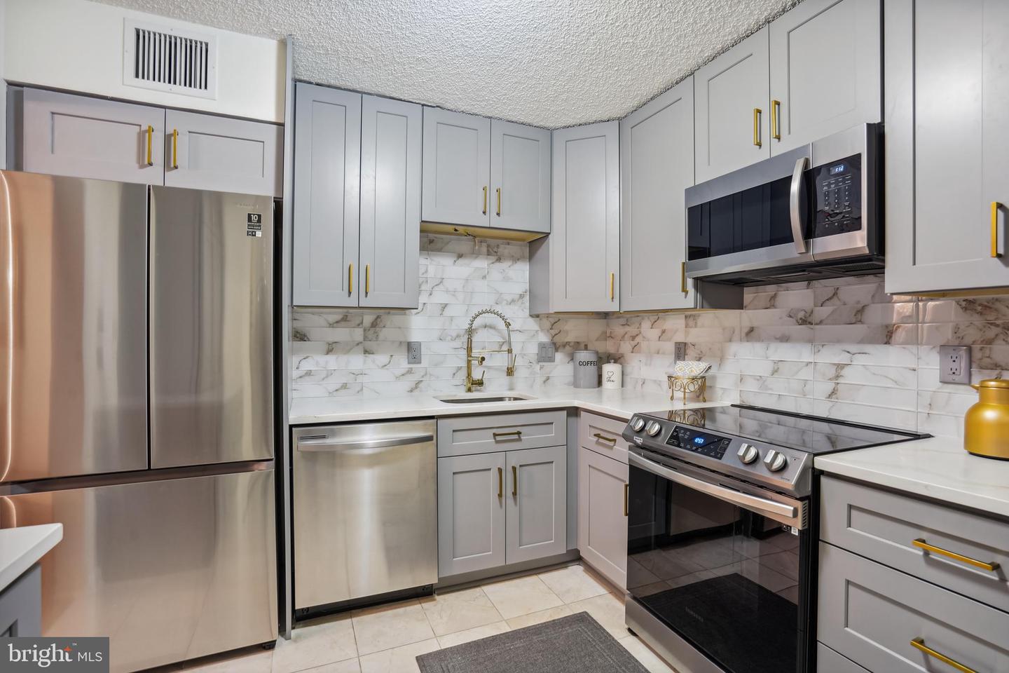 1800 OLD MEADOW ROAD Unit: 311