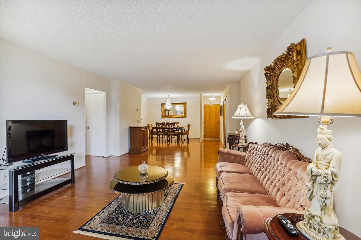 1800 OLD MEADOW ROAD Unit: 311