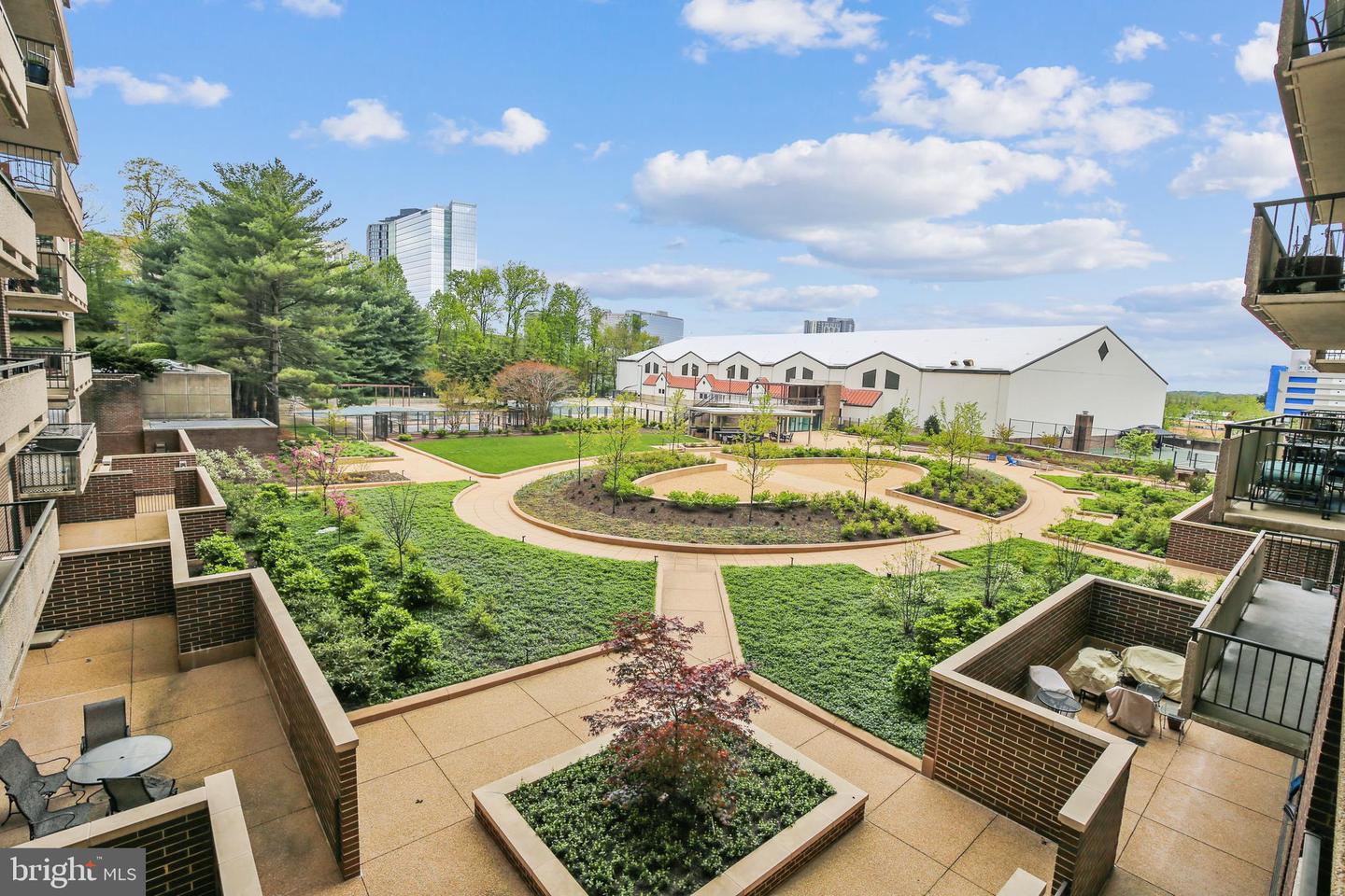 1800 OLD MEADOW ROAD Unit: 311