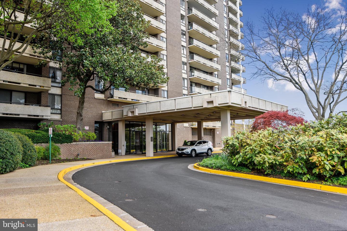 1800 OLD MEADOW ROAD Unit: 311