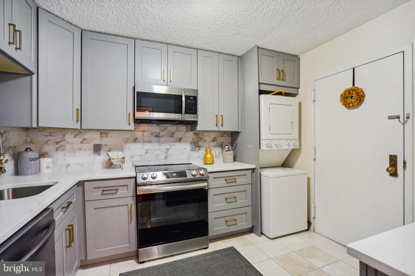 1800 OLD MEADOW ROAD Unit: 311