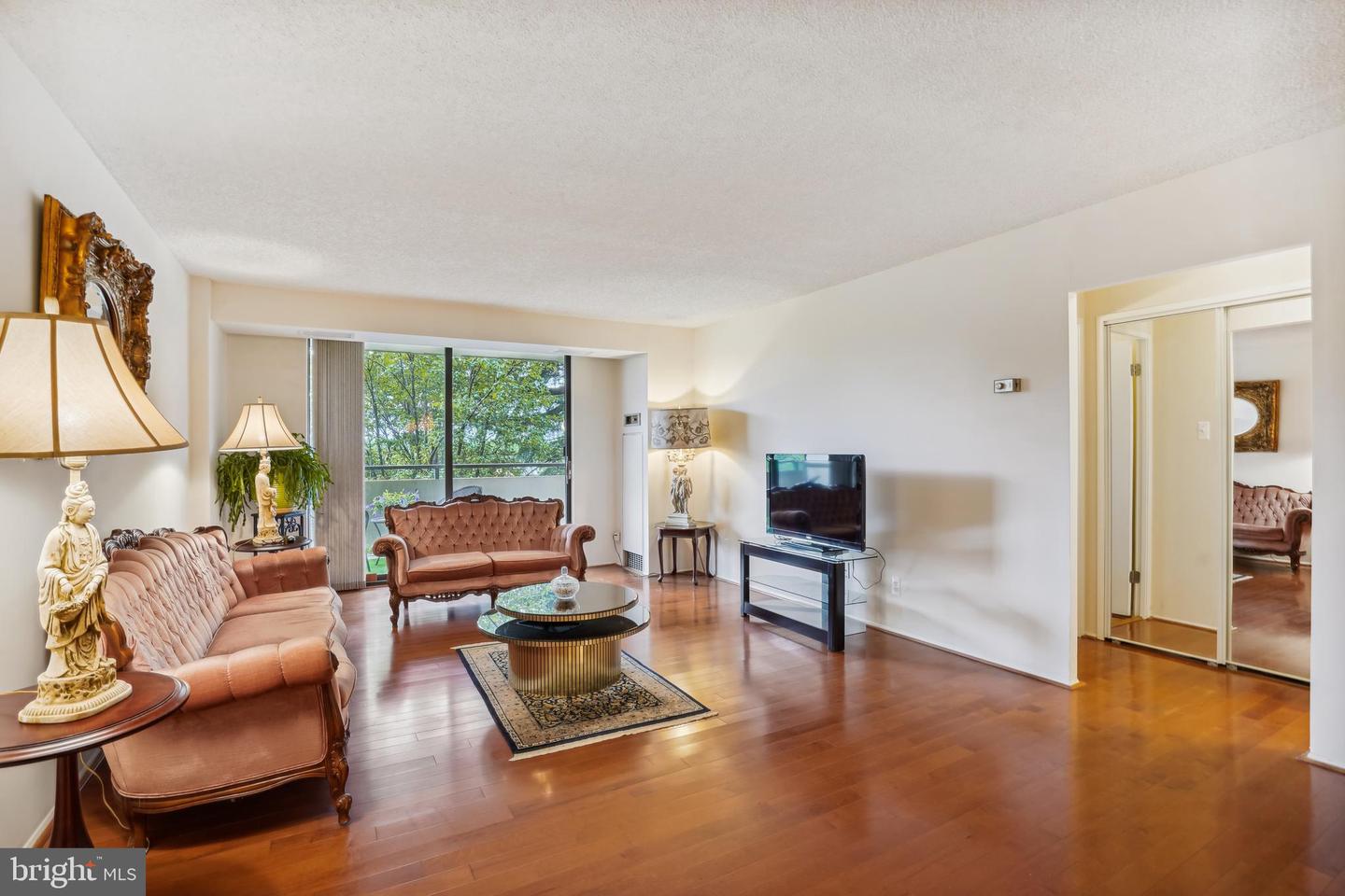 1800 OLD MEADOW ROAD Unit: 311
