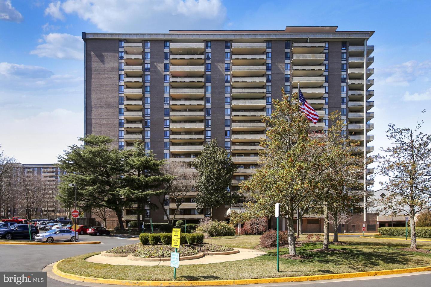 1800 OLD MEADOW ROAD Unit: 311