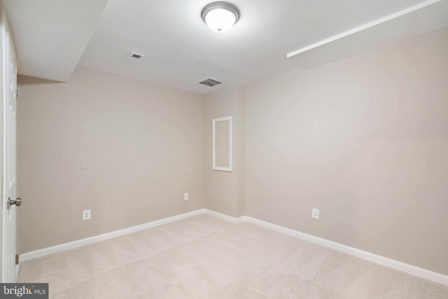 9542 BLAKE LANE