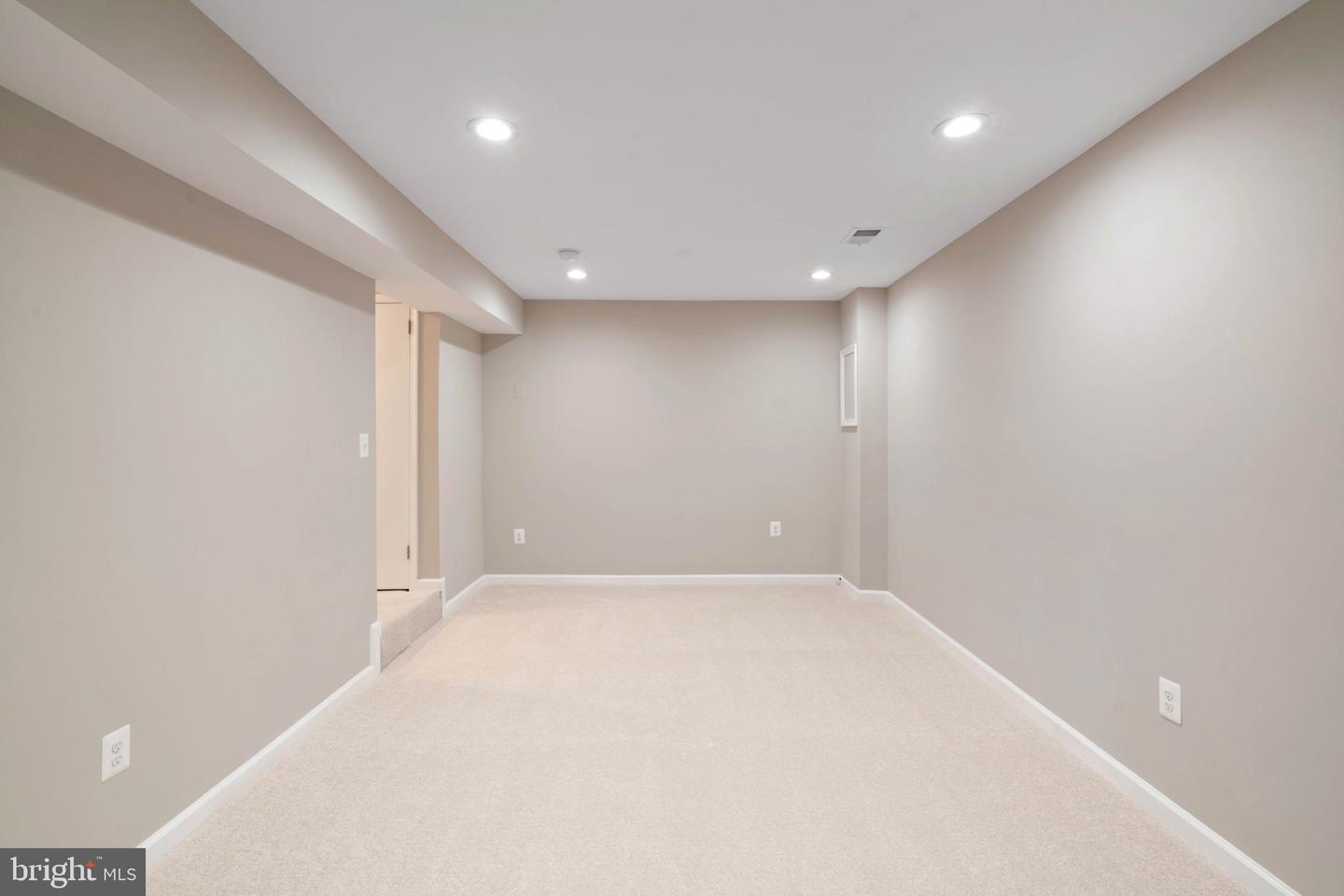 9542 BLAKE LANE