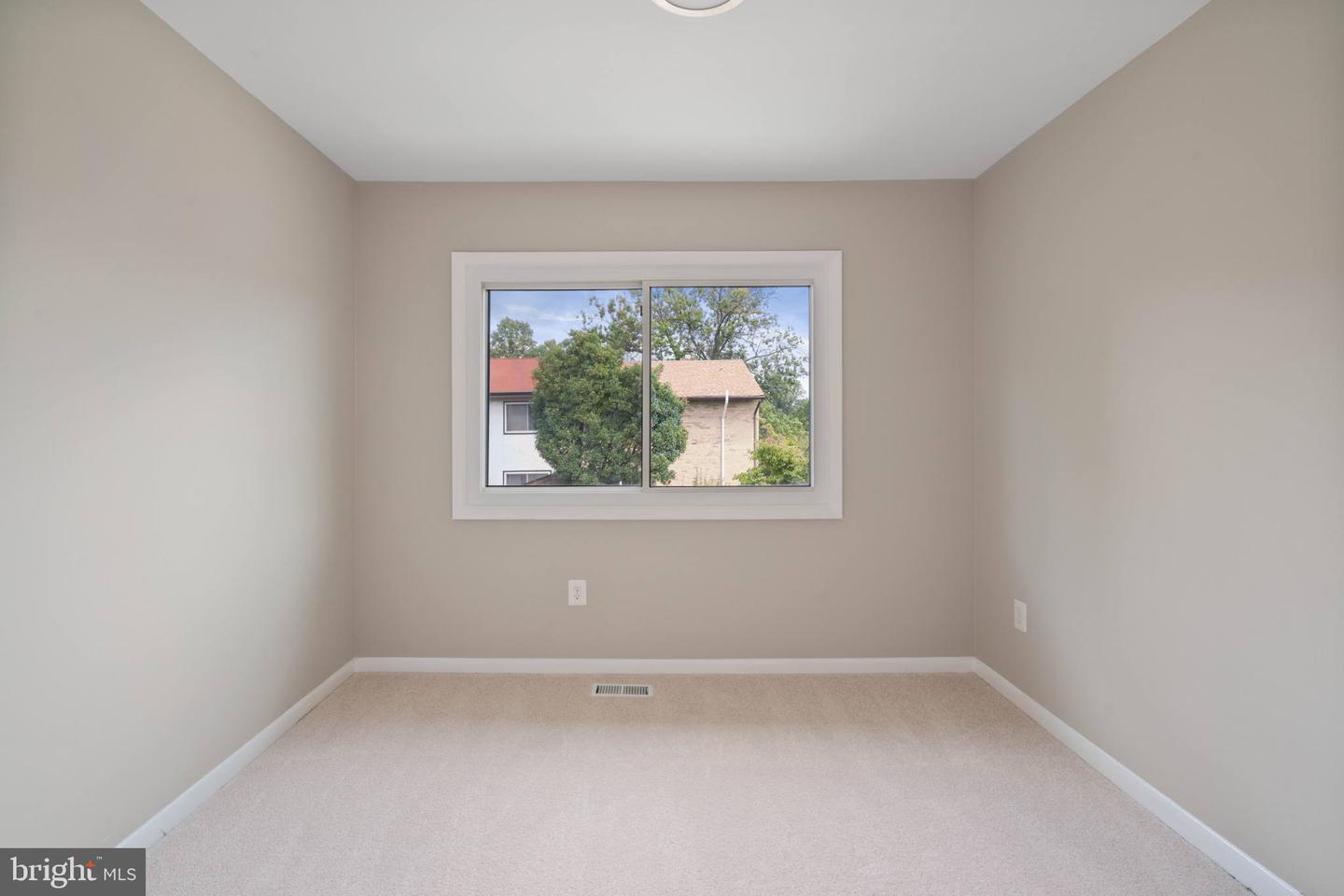 9542 BLAKE LANE