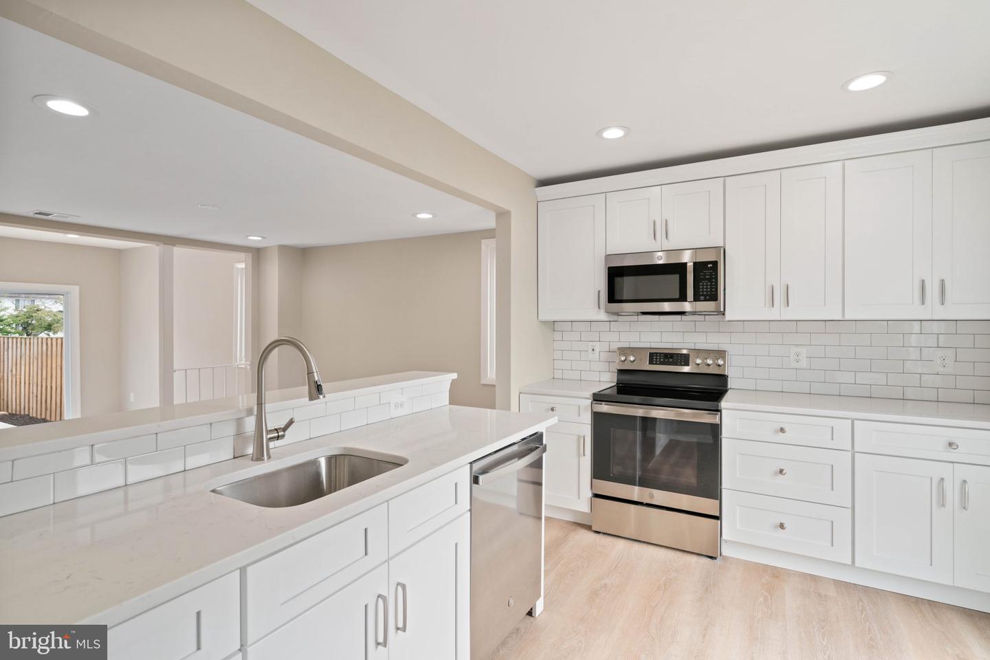 9542 BLAKE LANE