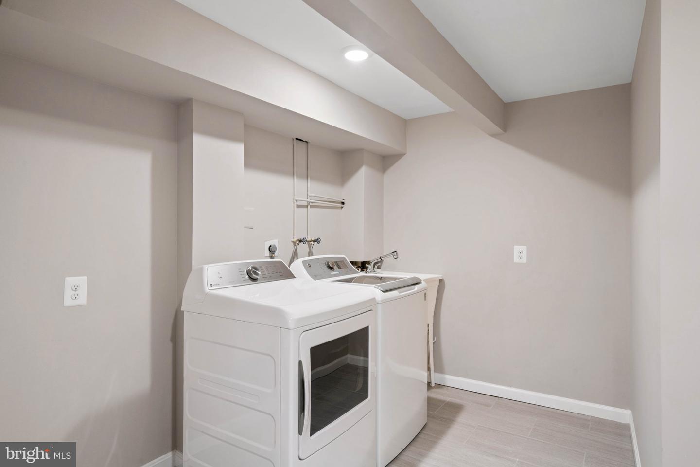 9542 BLAKE LANE