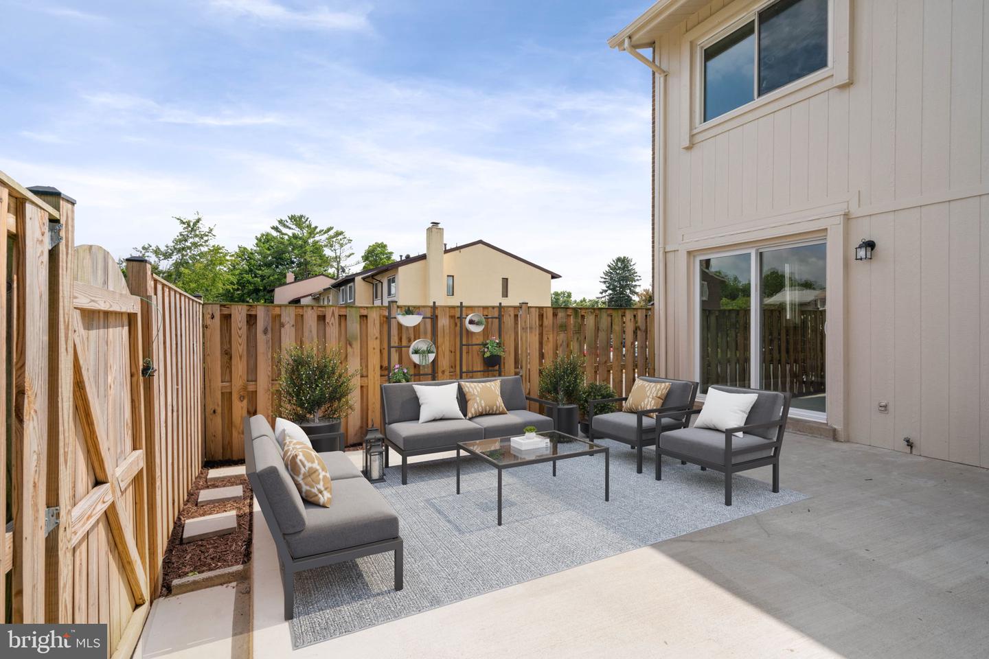 9542 BLAKE LANE
