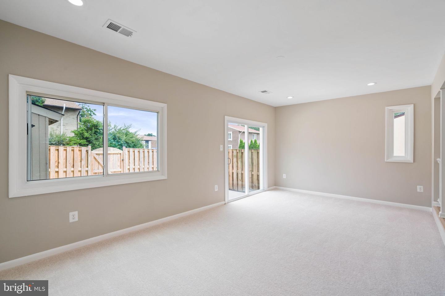 9542 BLAKE LANE