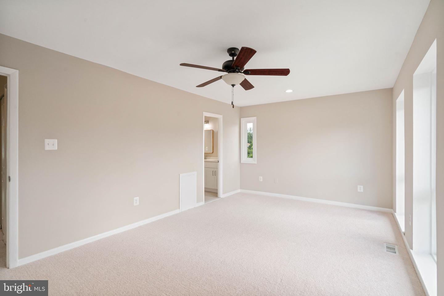 9542 BLAKE LANE