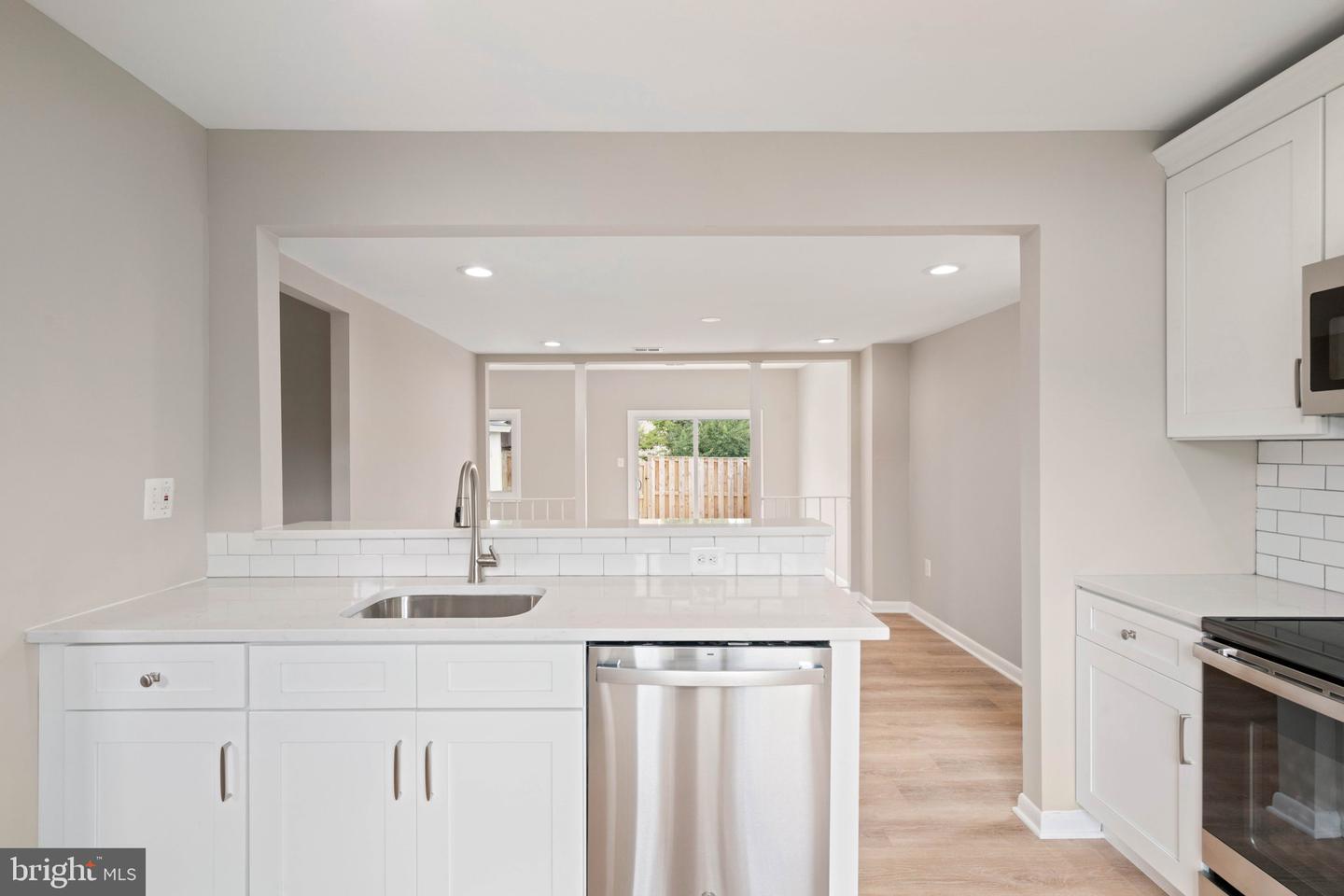9542 BLAKE LANE