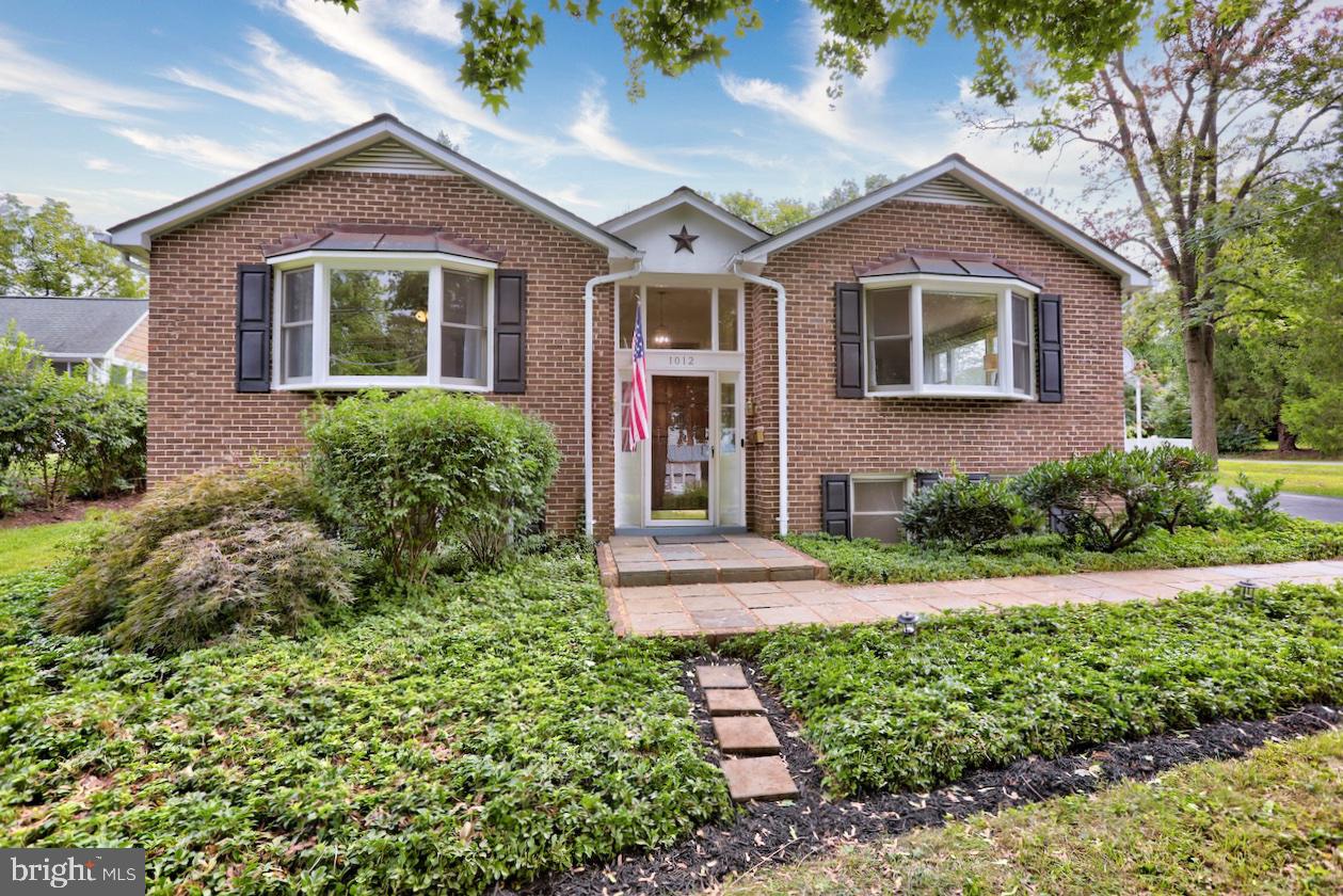1012 VAN BUREN STREET