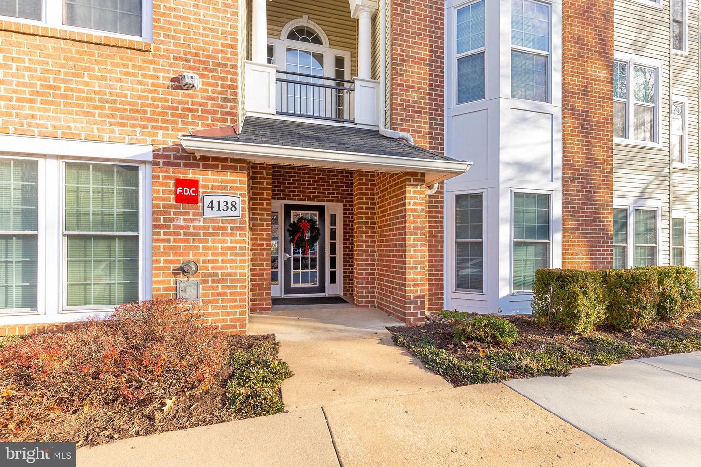 4138 FOUNTAINSIDE LANE Unit: 102