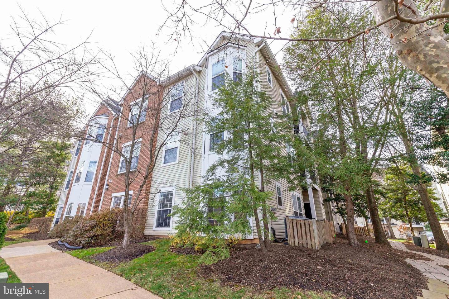 4138 FOUNTAINSIDE LANE Unit: 102