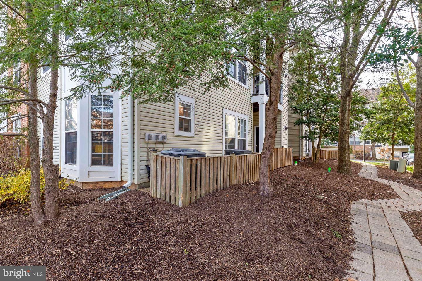 4138 FOUNTAINSIDE LANE Unit: 102