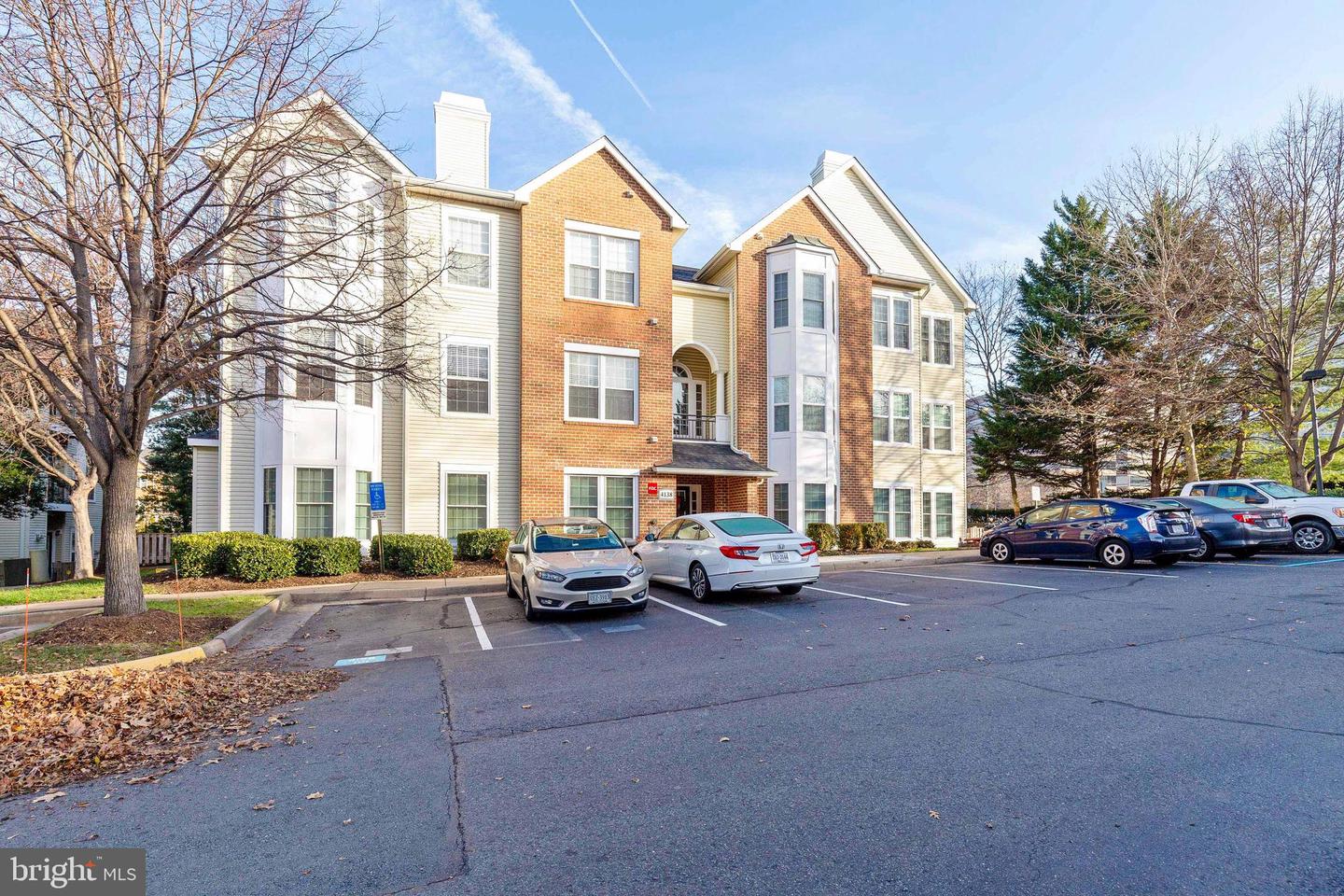 4138 FOUNTAINSIDE LANE Unit: 102