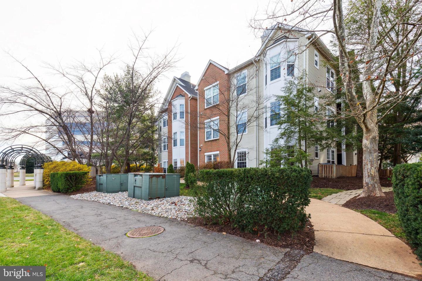 4138 FOUNTAINSIDE LANE Unit: 102