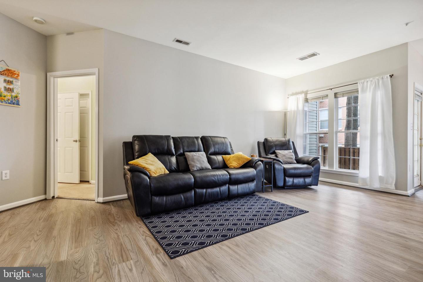 4138 FOUNTAINSIDE LANE Unit: 102