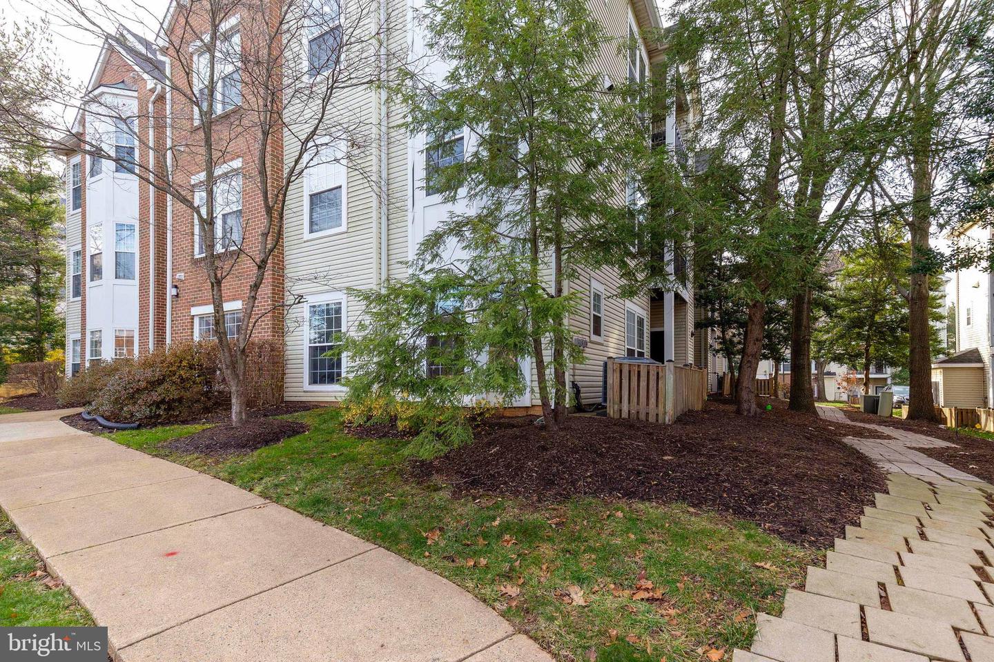 4138 FOUNTAINSIDE LANE Unit: 102