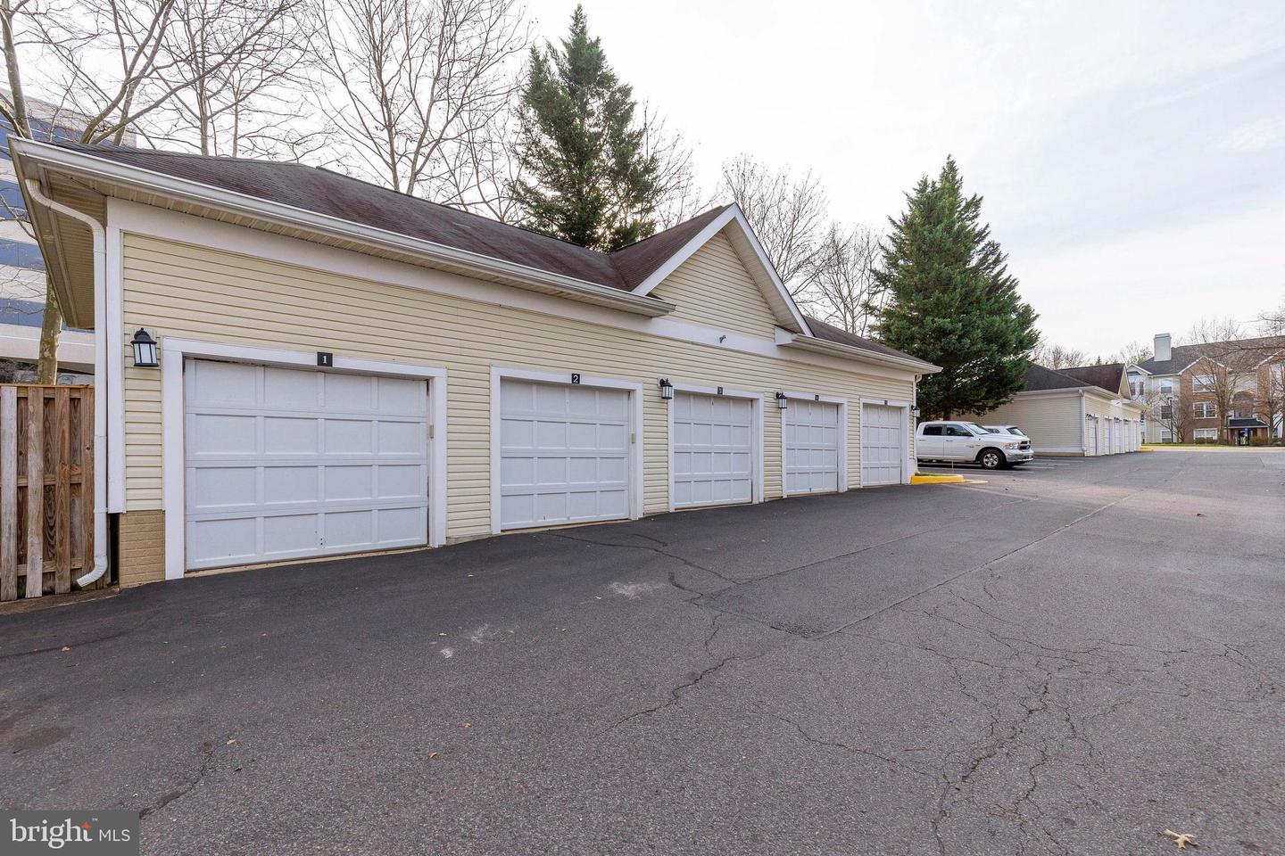 4138 FOUNTAINSIDE LANE Unit: 102