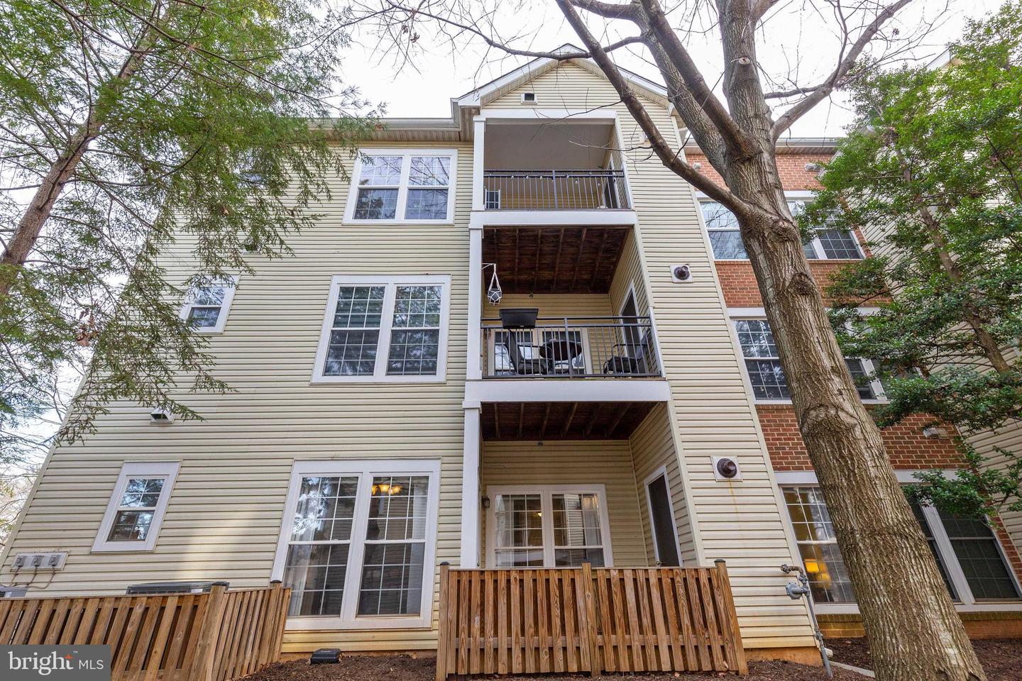 4138 FOUNTAINSIDE LANE Unit: 102