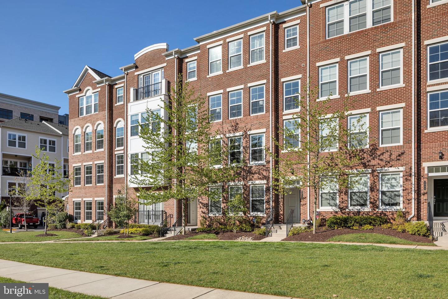 2988 RITTENHOUSE CIRCLE Unit: 19