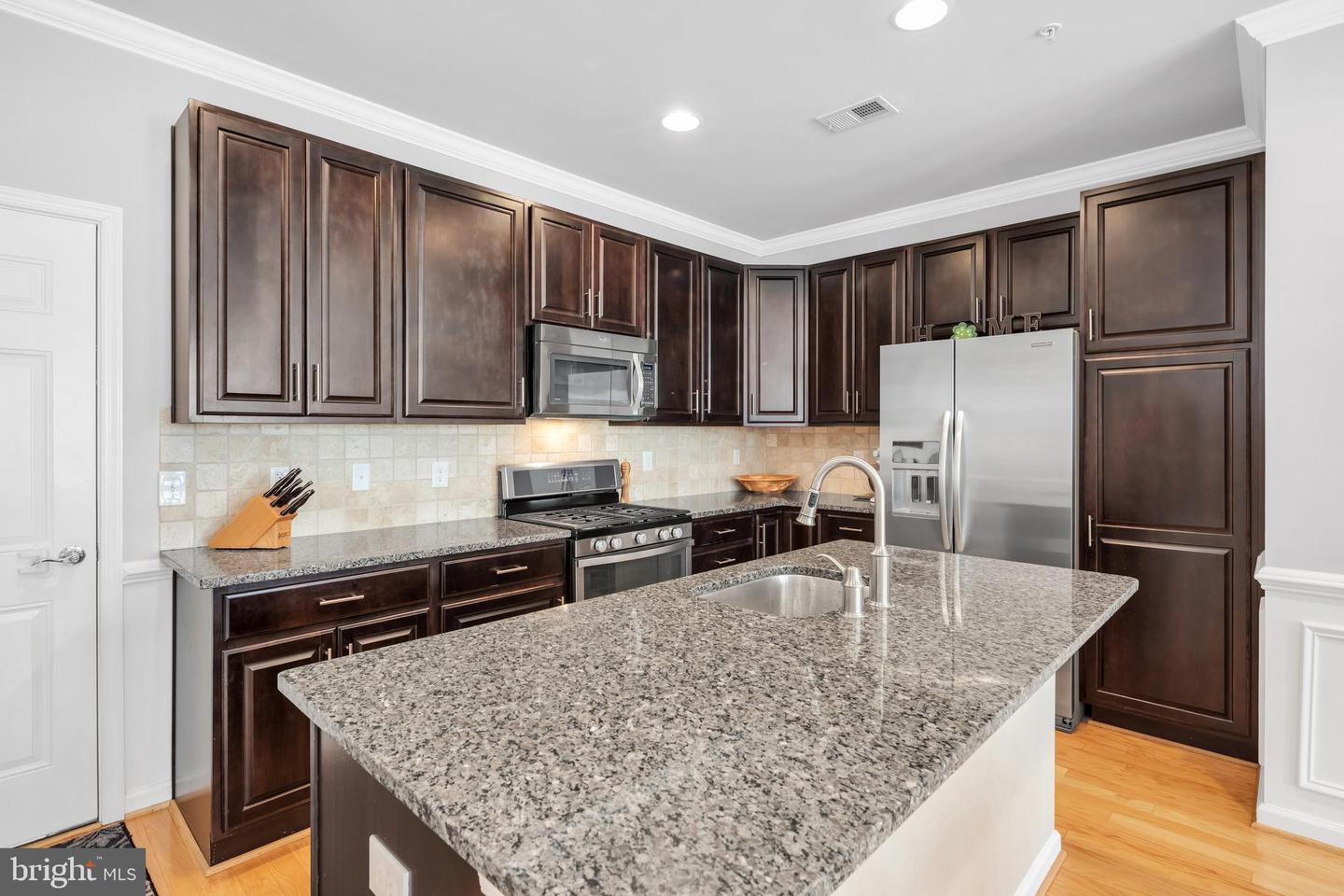 2988 RITTENHOUSE CIRCLE Unit: 19