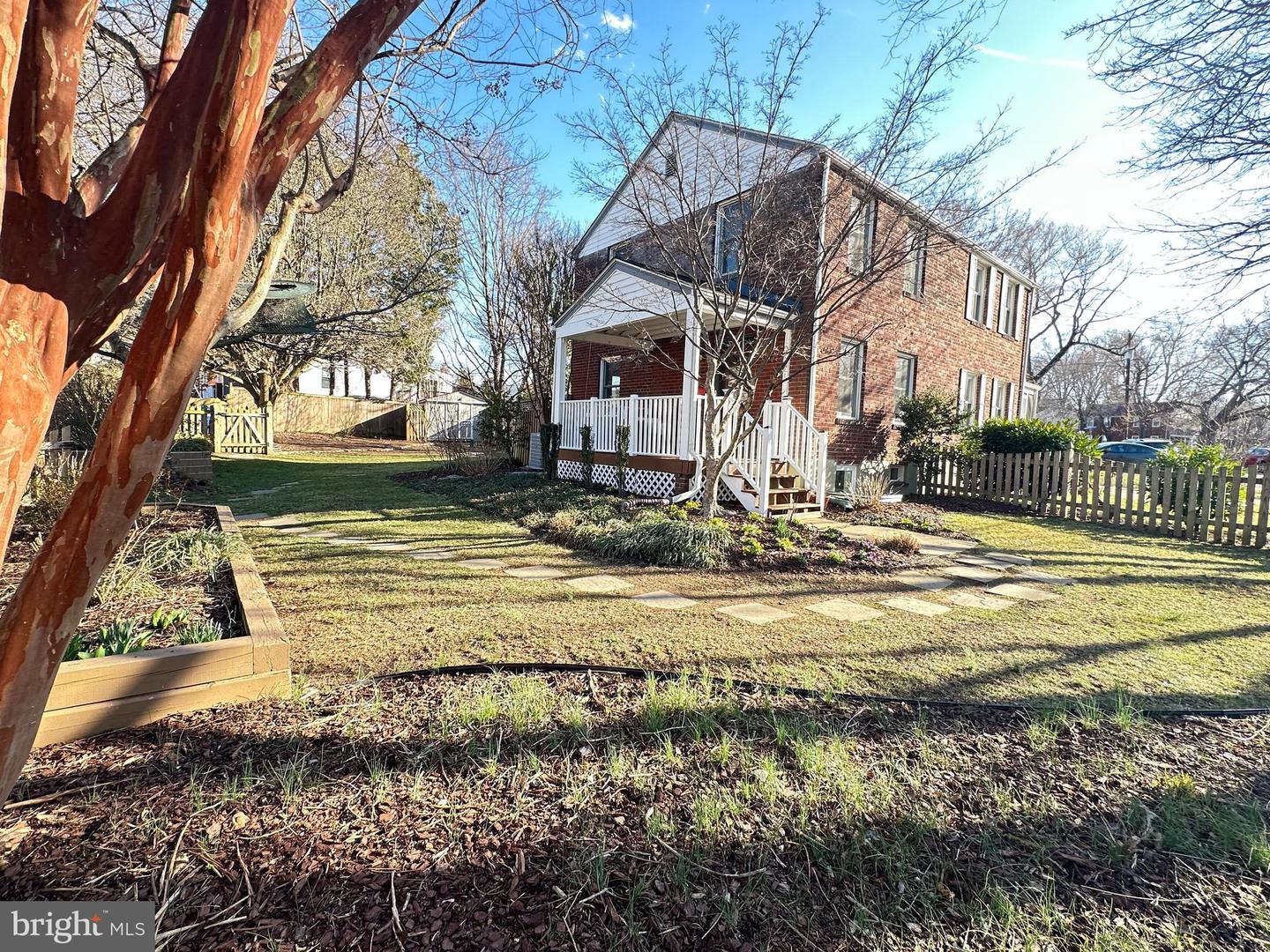 2621 FARMINGTON DRIVE