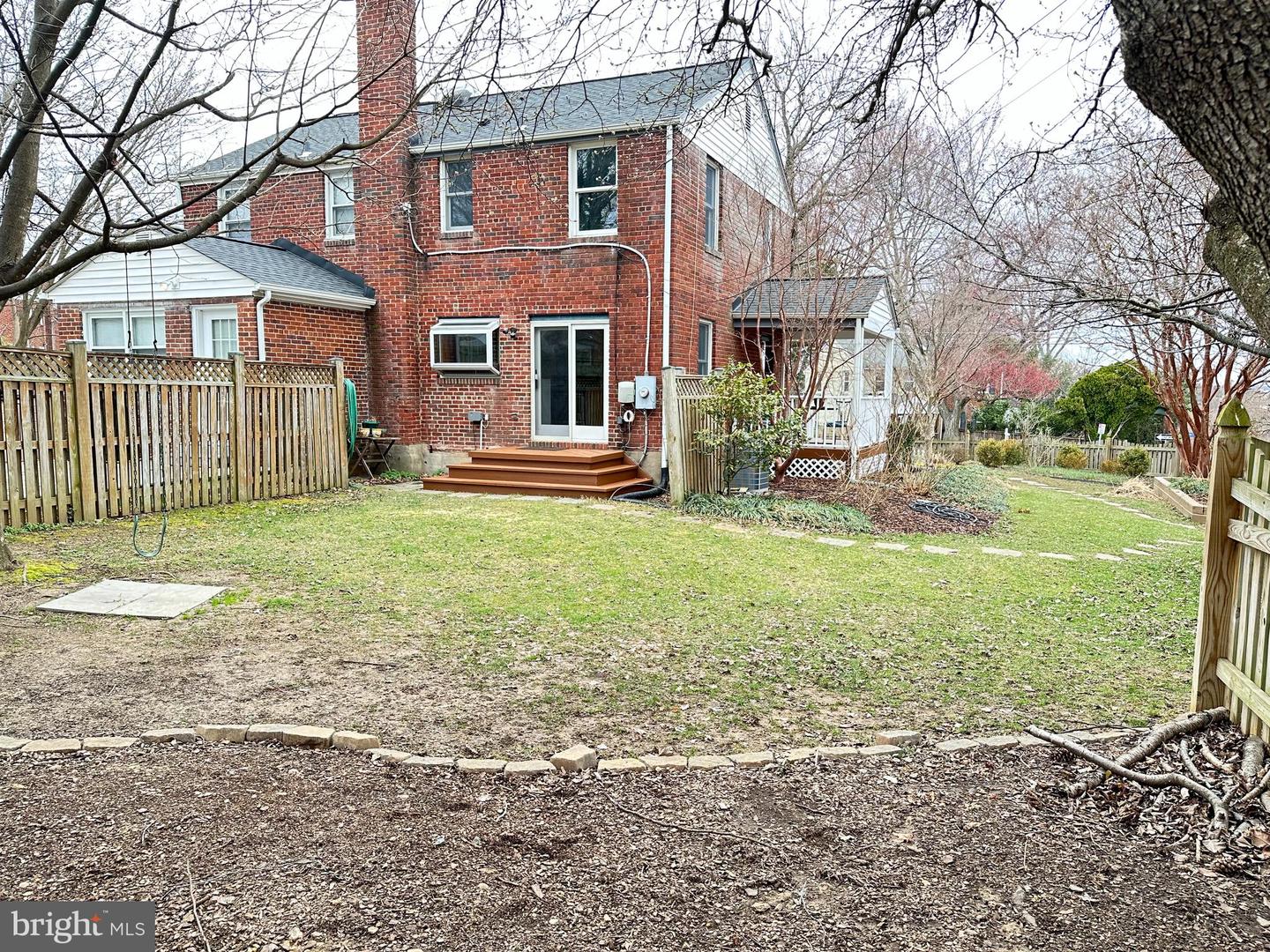 2621 FARMINGTON DRIVE