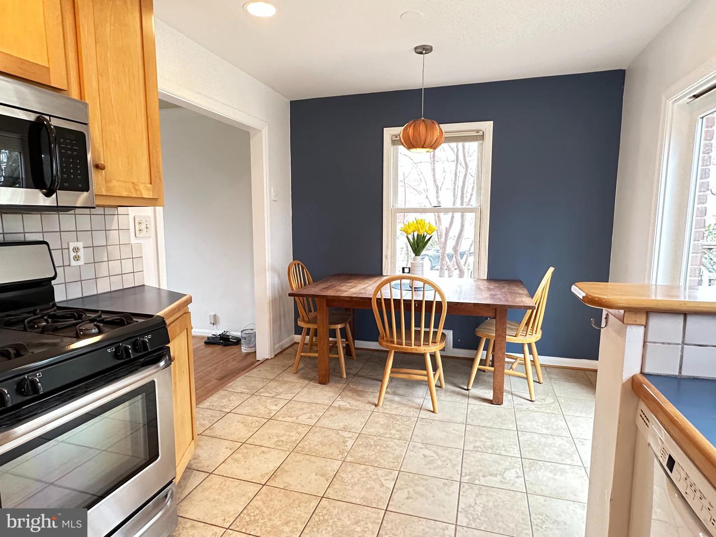 2621 FARMINGTON DRIVE