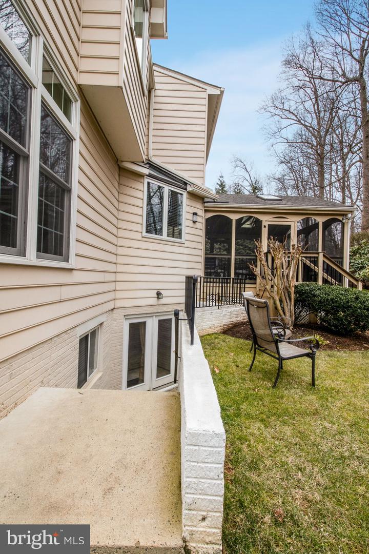 12009 CREEKBEND DRIVE