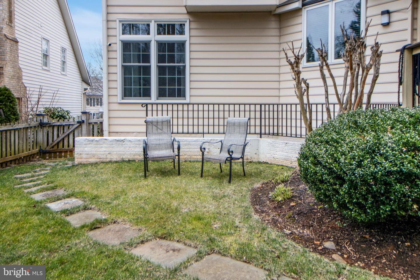 12009 CREEKBEND DRIVE
