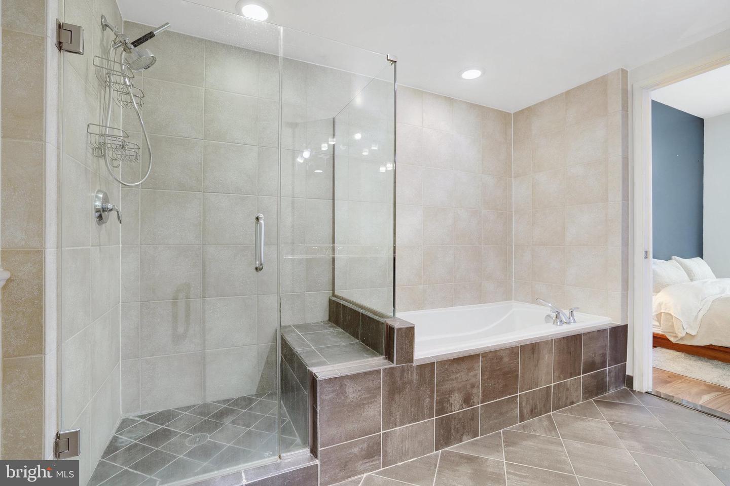 11990 MARKET Unit: 1501